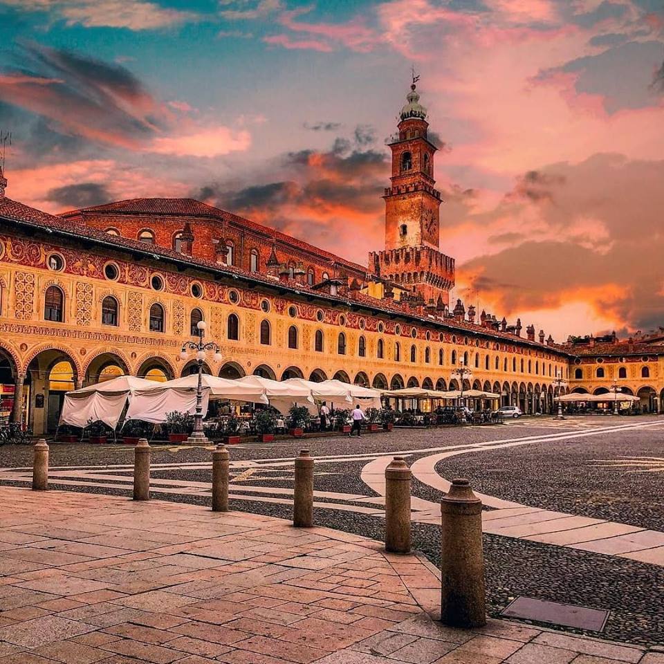 Piazza Ducale di Vigevano e Castello Sforzesco